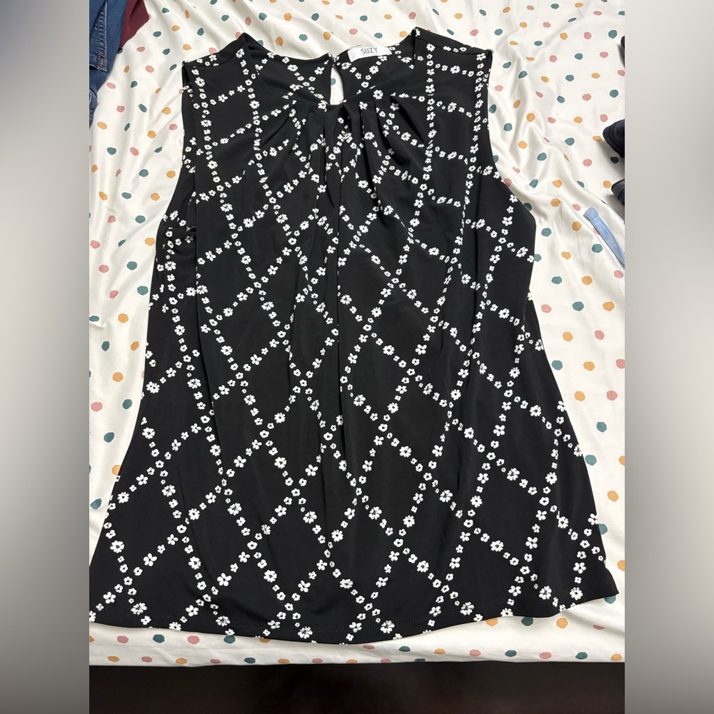 Suzy Shier Black and White Geometric Blouse